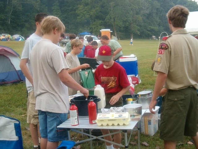 camp_bananas_pets_balloon_signatures_126